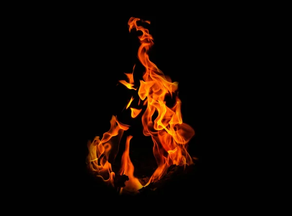 黑色背景的火焰 抽象的火焰背景 火中的火在夜间自然地摇曳着 — 图库照片