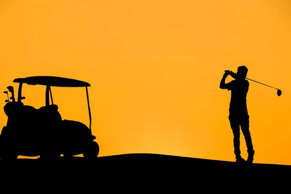 Golpear Pelota Golf Los Golfistas Hacia Agujero Atardecer Silueta Cielo —  Fotos de Stock