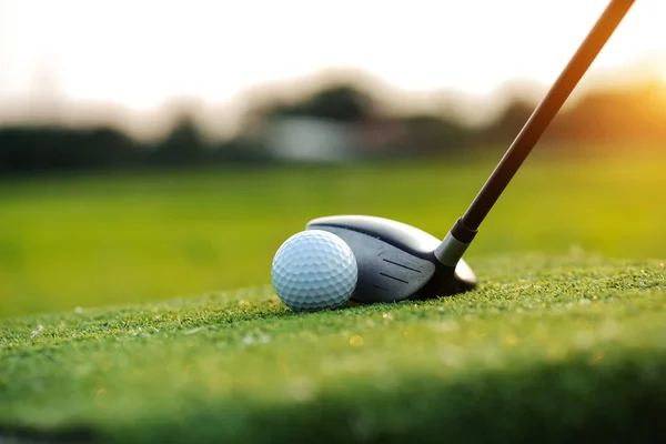 Golflabda Golfpályán Golfütő Készen Áll Golf Első Rövid Reggel Gyönyörű — Stock Fotó