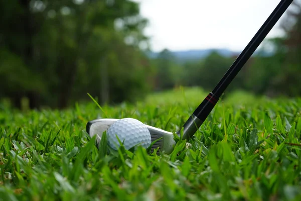 Golfbolde Golfbanen Med Golfkøller Klar Til Golf Den Første Kort - Stock-foto