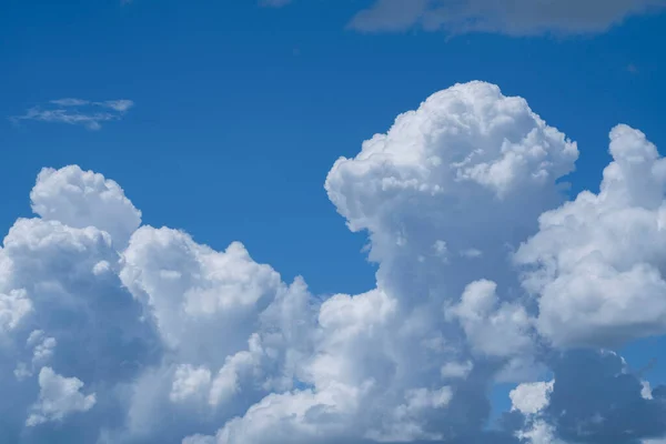 Céu Azul Com Nuvens Brancas Céu Nuvens Durante Dia Verão — Fotografia de Stock