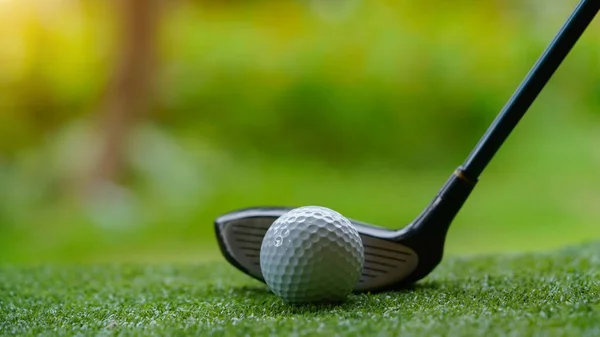 Golf Klub Labda Koncepció Golflabdák Golfpályán Golfütőkkel Készen Első Rövidzárlatra — Stock Fotó