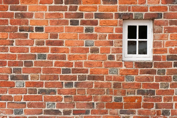 Muro di mattoni rossi con finestra — Foto Stock