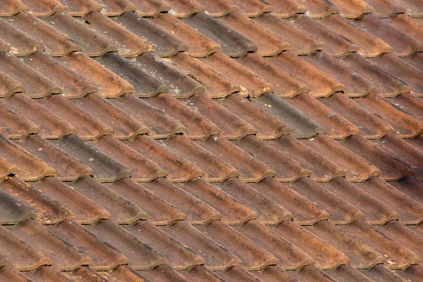 Oude betegeld dak — Stockfoto