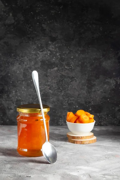 Glass Jars Sweet Jam Background Plate Sliced Juicy Carrots Dark — Stock Photo, Image