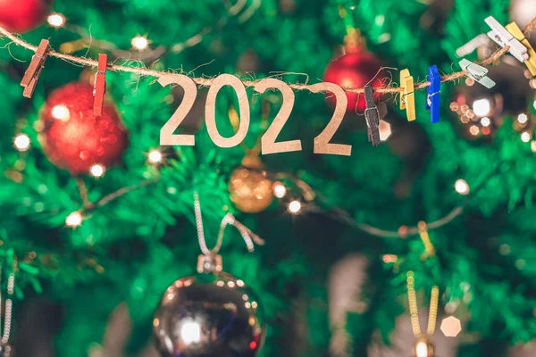 2022 Новым Годом Рождественская Концепция Фон Ветвями Сосен Огнями Мячами — стоковое фото