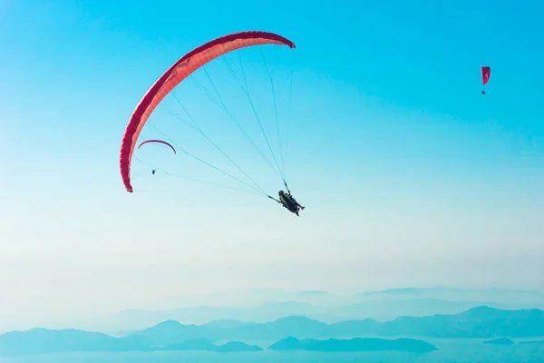 Parapente Volando Playa Oludeniz Fethiye Mugla Destino Viaje Concepto Verano —  Fotos de Stock