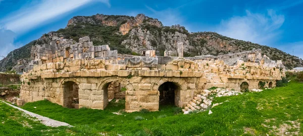 Antalya 'nın Demre kentindeki antik Yunan-Roma Myra Tiyatrosu. Panoramik görünüm.