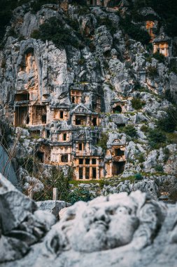 Myra Antik Şehri 'nde taş kesimi mezarlar. Demre, Antalya, Türkiye.
