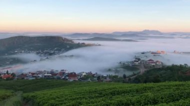 Cau Dat kasabasında bulutlar