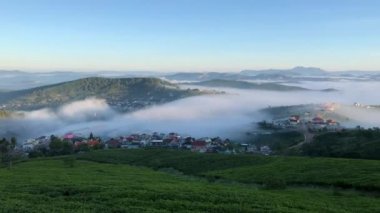 Cau Dat kasabasında bulutlar