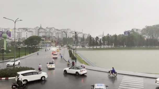 Dalat Dağ Kasabasında Yağmurlu Bir Öğleden Sonra — Stok video