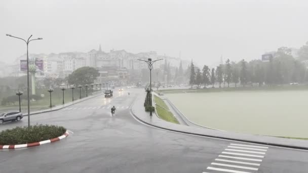 位于达拉特山城的一个下雨天的下午 — 图库视频影像