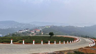 Köprü kasabasında çiy taneleri