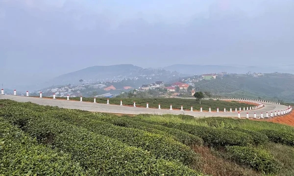 Köprü kasabasında çiy taneleri