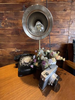 Geride kalan eski şeylerin ekran köşesi.