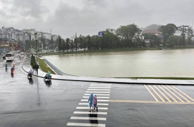 Da Lat dağ kasabasında yağmurlu bir öğleden sonra