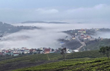 Bulutlar Cau Dat kasabasına geri döndü.