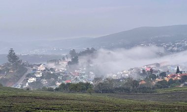Bulutlar Cau Dat kasabasına geri döndü.