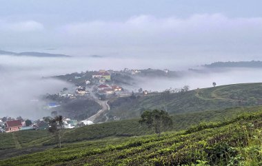 Bulutlar Cau Dat kasabasına geri döndü.