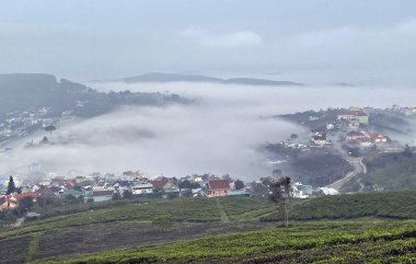 Bulutlar Cau Dat kasabasına geri döndü.
