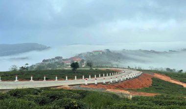 Bulutlar Cau Dat kasabasına geri döndü.