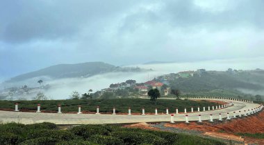 Bulutlar Cau Dat kasabasına geri döndü.