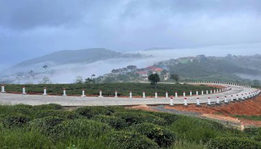 Bulutlar Cau Dat kasabasına geri döndü.