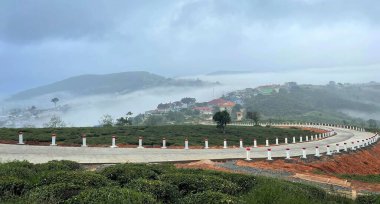 Bulutlar Cau Dat kasabasına geri döndü.