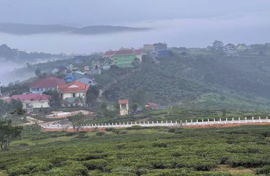 Bulutlar Cau Dat kasabasına geri döndü.