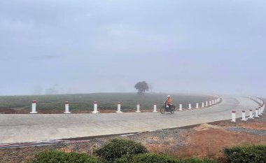 Bulutlar Cau Dat kasabasına geri döndü.