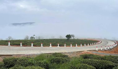 Bulutlar Cau Dat kasabasına geri döndü.