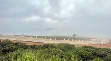 Bulutlar Cau Dat kasabasına geri döndü.