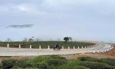 Bulutlar Cau Dat kasabasına geri döndü.