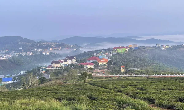 Bulutlar Cau Dat kasabasına geri döndü.