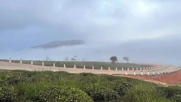 Bulutlar Cau Dat kasabasına geri döndü.