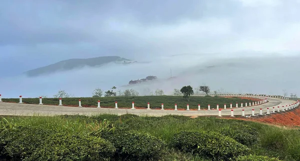 Bulutlar Cau Dat kasabasına geri döndü.