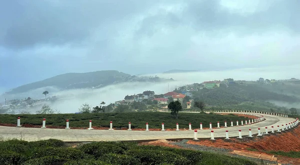 Bulutlar Cau Dat kasabasına geri döndü.