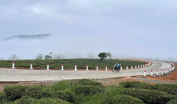 Bulutlar Cau Dat kasabasına geri döndü.