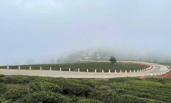 Bulutlar Cau Dat kasabasına geri döndü.