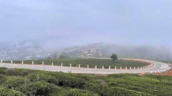 Bulutlar Cau Dat kasabasına geri döndü.