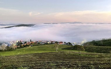 Cau Dat kasabası bulutları