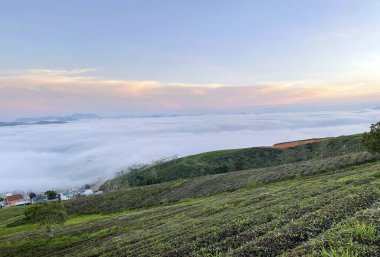 Cau Dat kasabası bulutları