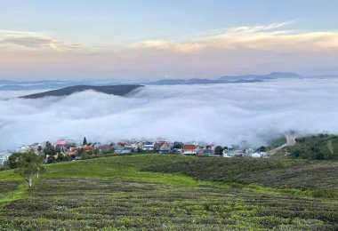 Cau Dat kasabası bulutları