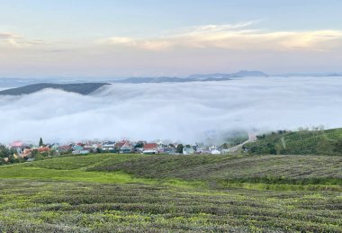 Cau Dat kasabası bulutları