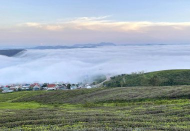 Cau Dat kasabası bulutları