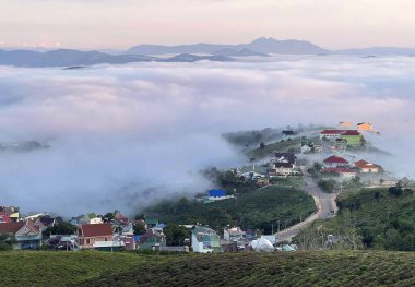 Cau Dat kasabası bulutları
