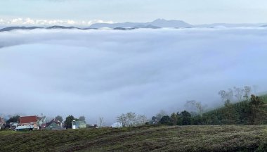 Cau Dat kasabası bulutları