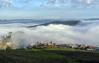 Cau Dat kasabası bulutları