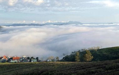Cau Dat kasabası bulutları